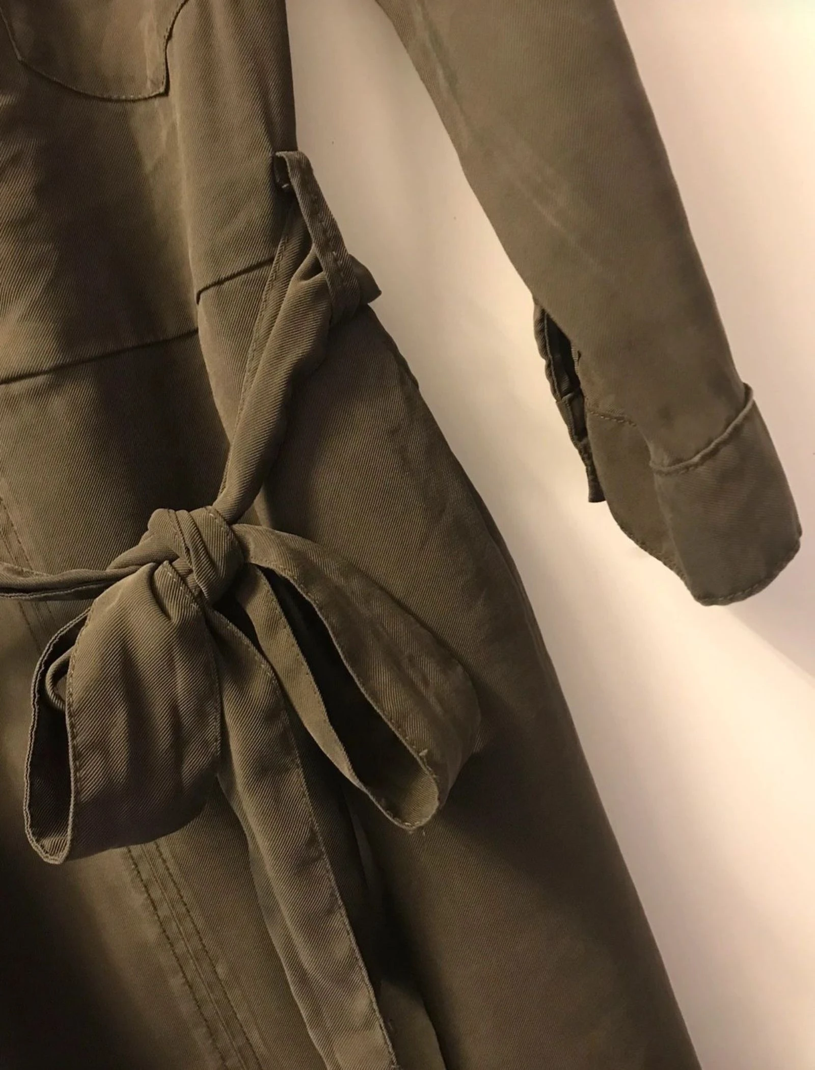 🌿 Robe kaki ceinturée – Taille M – Très bon état 🌿